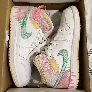Jordan 1 Mid Drips